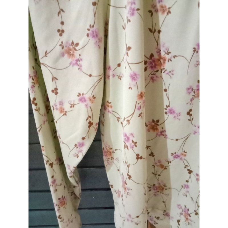 Preloved blouse Sabrina Sage floral crop