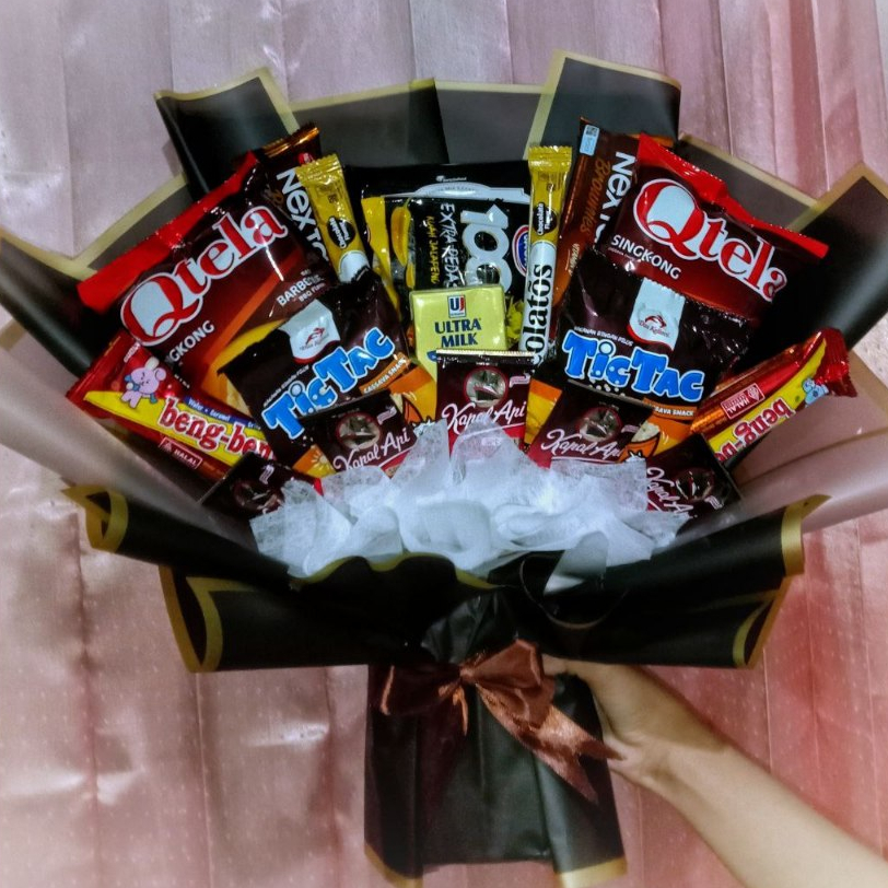 SNACK BOUQUET/BUKET SNACK BLACK HITAM WISUDA ULANG TAHUN MURAH CUSTOM