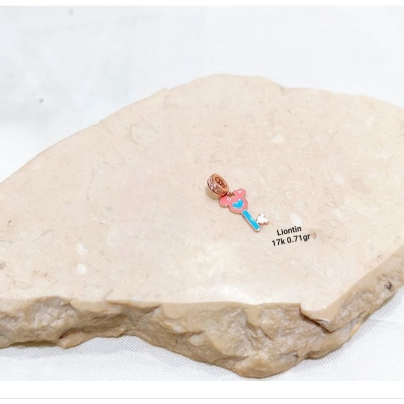Liontin emas 75 kunci mickey blue