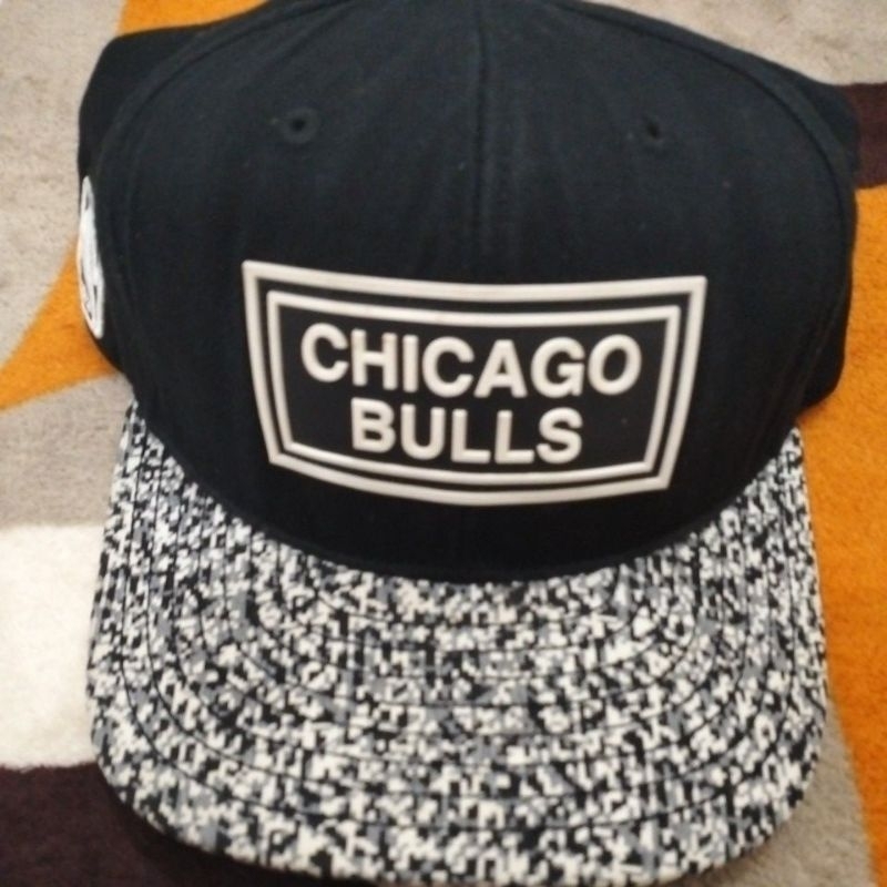Topi Original NBA Chicago Bulls Snapback HyFlat Hitam Putih