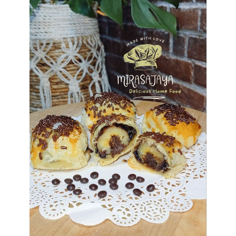 

BOLLEN PISANG , PISANG COKELAT, PISANG COKELAT KEJU, PISANG KEJU ISI 10 BIJI