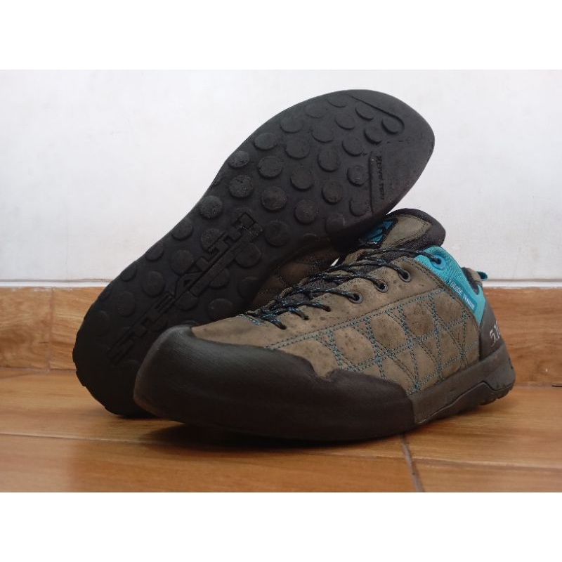 sepatu outdoor Five Ten guide tennie