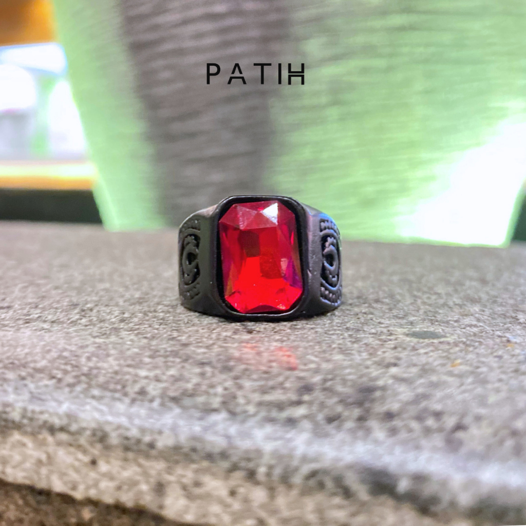 Cincin Pria Baja Titanium Batu Merah Ruby Elegan Gothic – Patih