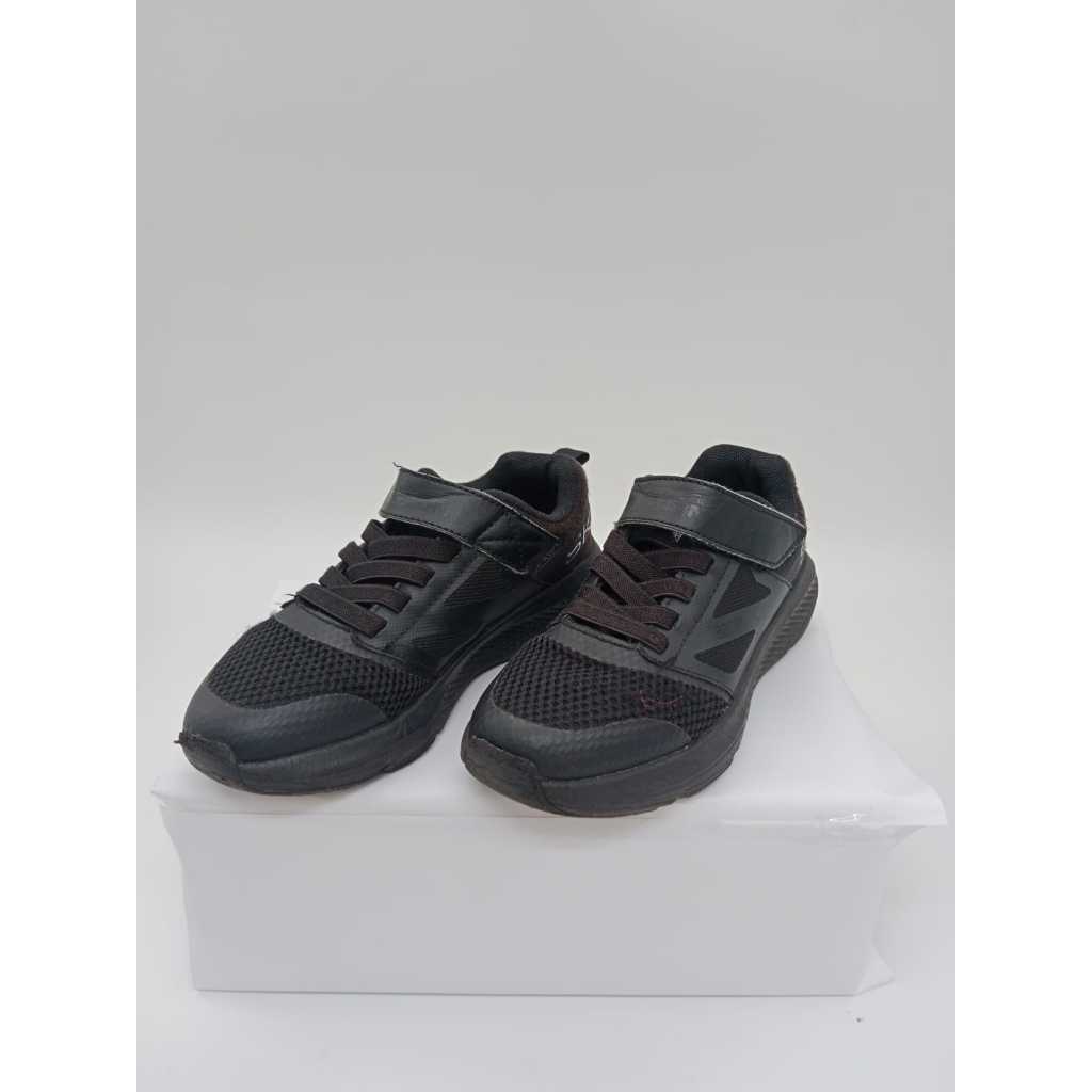 Skechers Go Run Fast Boy's Lifestyle Shoes - Black Like New