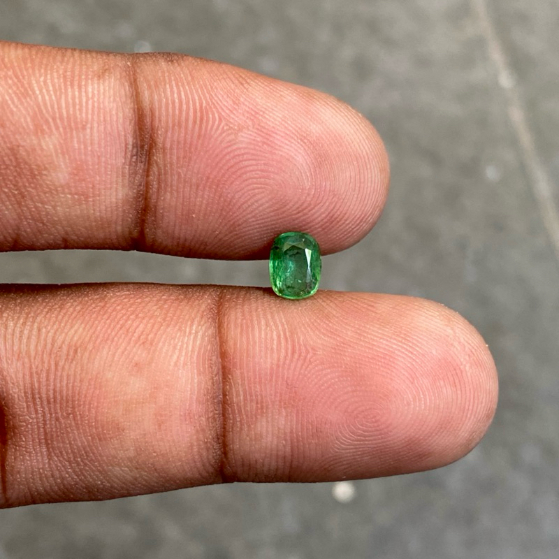Batu Zamrud Colombia Natural Zambian Emerald Jamrud Ukuran Kecil cushion shape Dim 6x5x3 CT 0.70