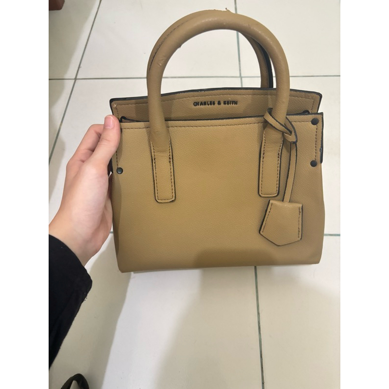 Preloved PL Tas Charles & Keith