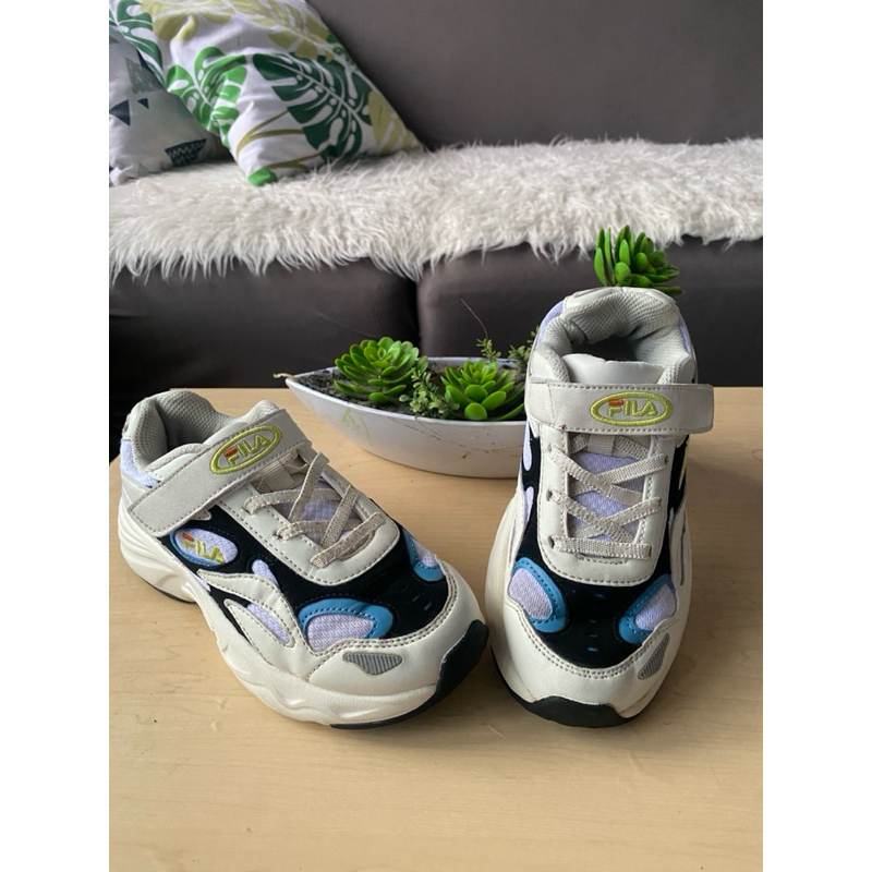 prelove sepatu fila anak putih hitam