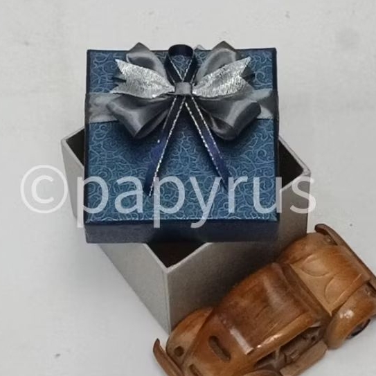

PAPYRUS Kombinasi 10x10 Tinggi 10cm Kotak Kado Gift Box Hadiah V2