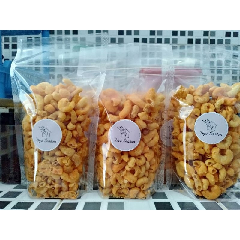 

(kue kiloan) Macaroni kering pedas gurih, keju, balado
