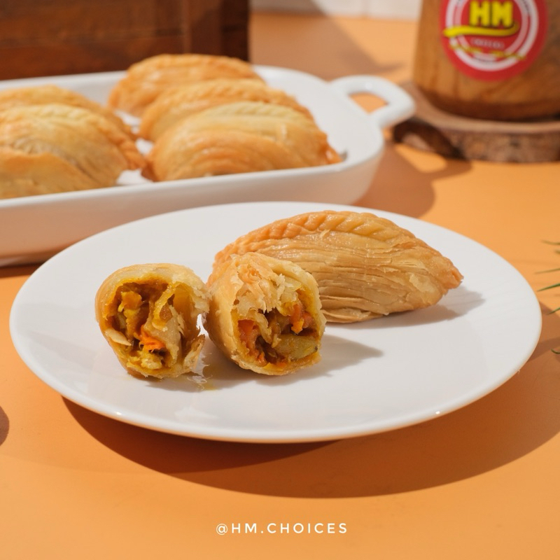 Yummy Mamii Chicken Curry Puff / Pastel Ayam Kare (Isi 10Pcs)