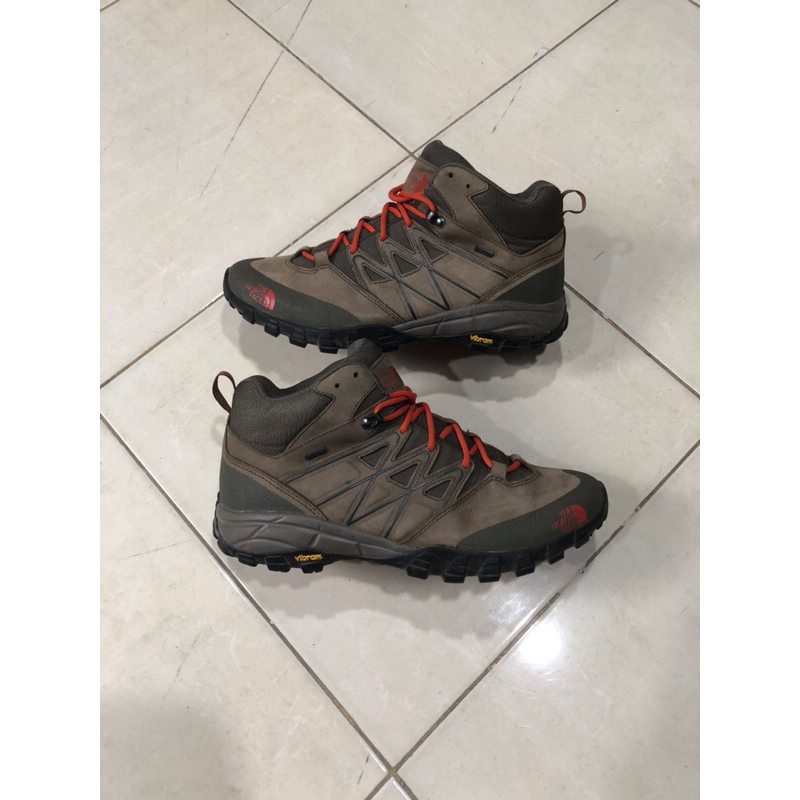 sepatu gunung tnf