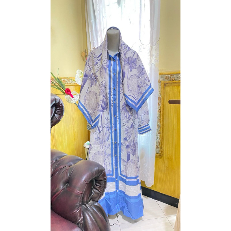 Gamis bunga set dengan hijab segi empat