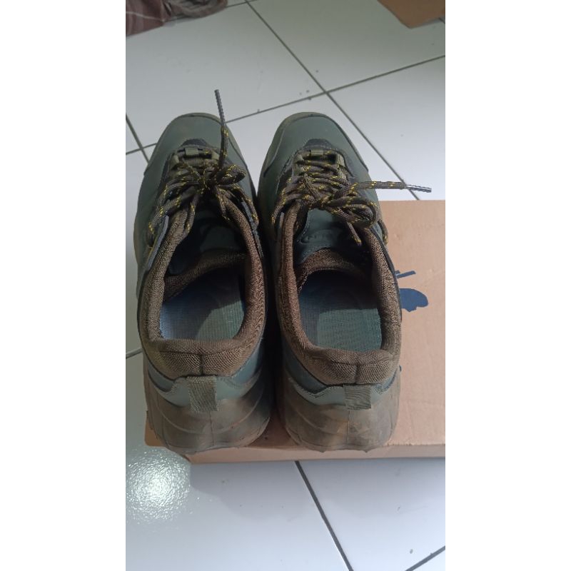 Sepatu Declan Rocky
