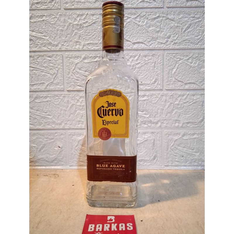Botol kosong koleksi jose cuervo