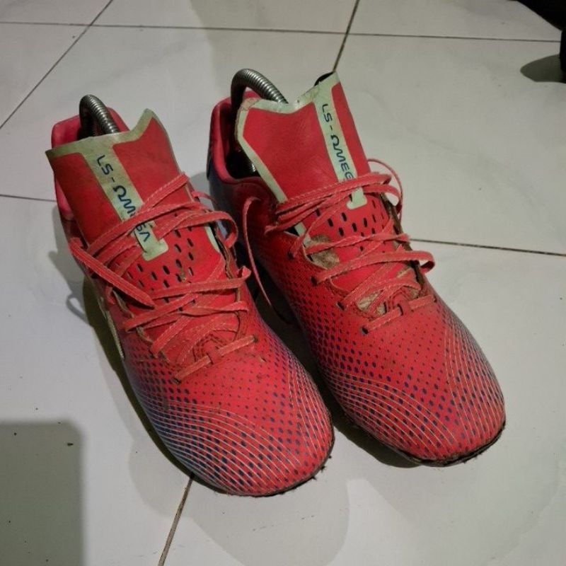 sepatu sepak bola specs ls omega