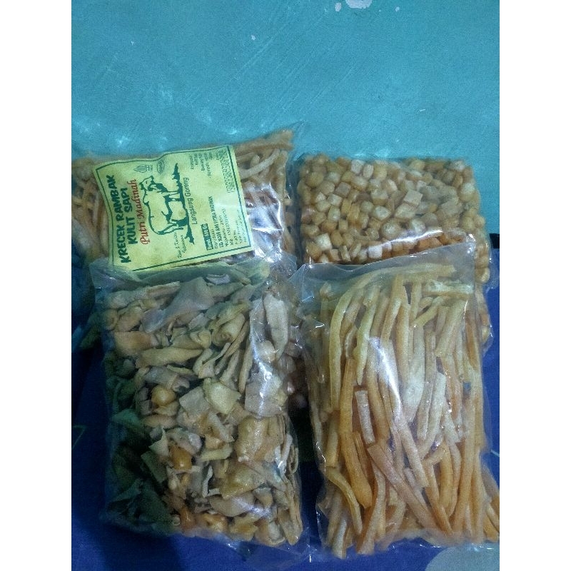

Kerupuk rambak kulit sapi varian stik mie, kotak dadu, pritilan