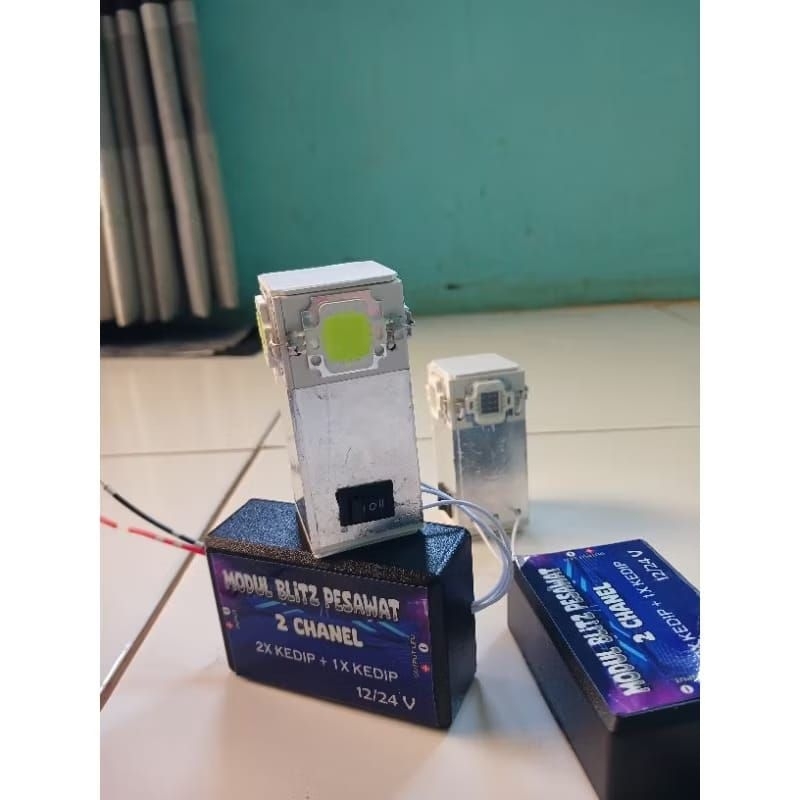 ISI LAMPU ROTARI 2MODE 4 BARIS LED HPL 12VOLT-24VOLT