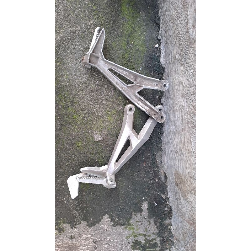 footstep belakang cbr 250 rr original