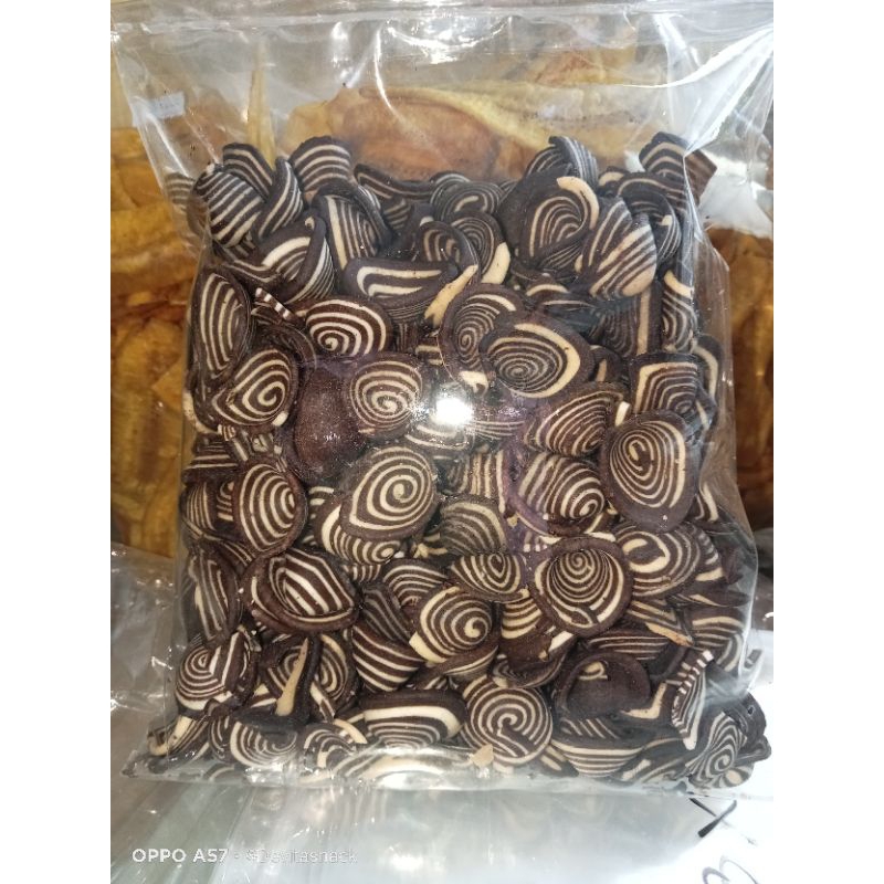 

Kuping Gajah Warna Hitam Manis Kemasan 250 gram