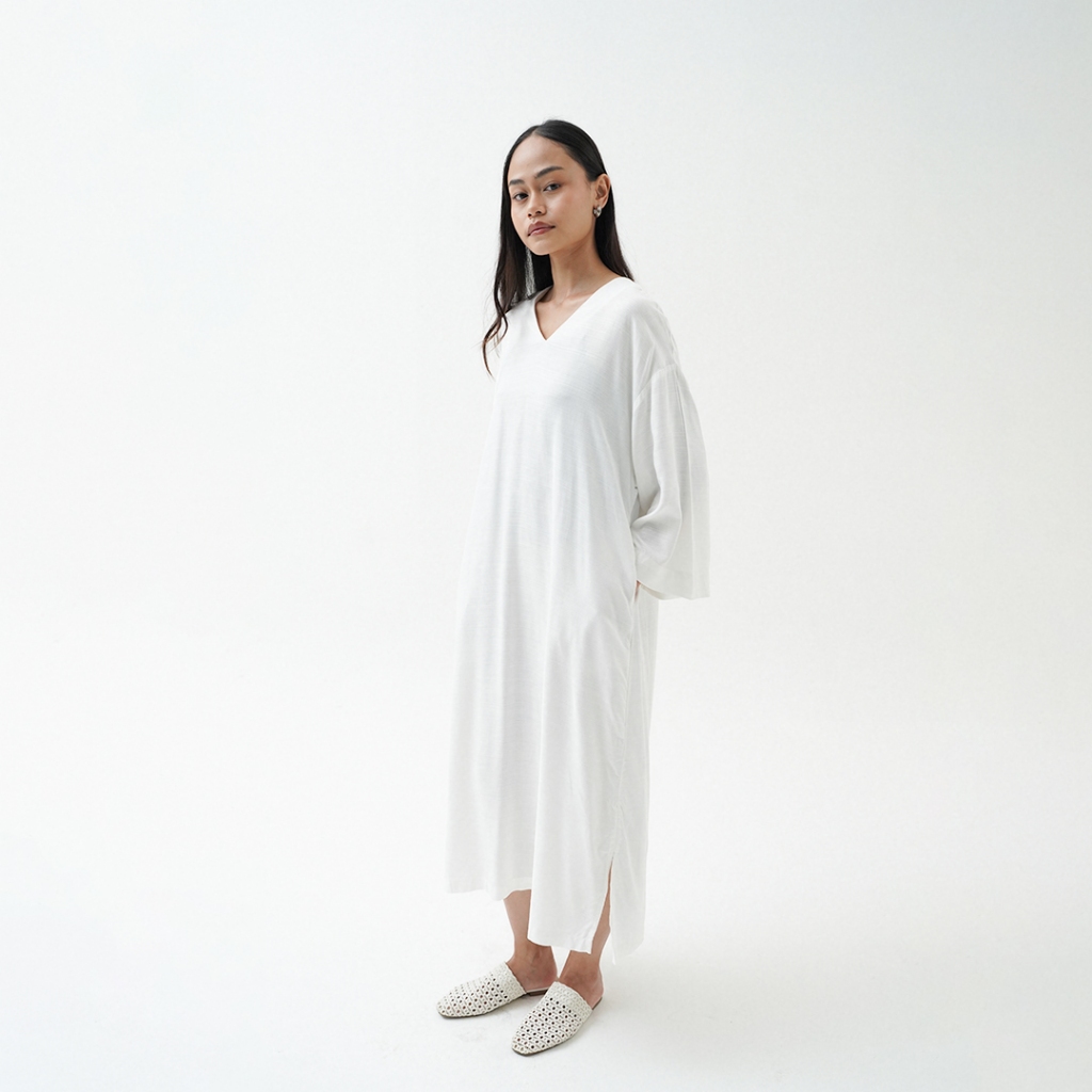 Queensland Loose V-Neck Dress Lengan Panjang LIN000505Q Offwhite