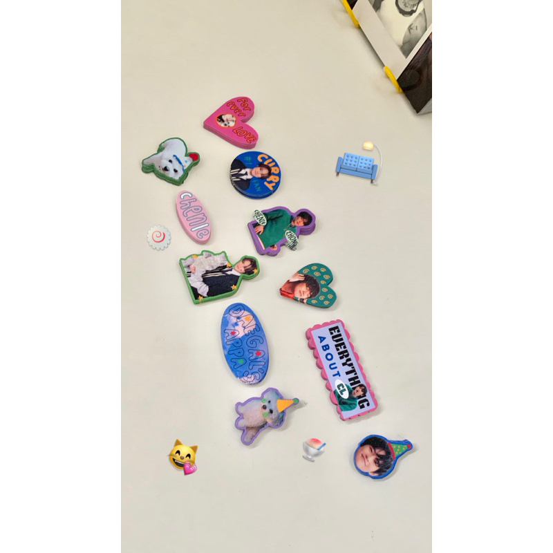 

EVERYTHING ABOUT CHENLE STICKER & HAND MIRROR