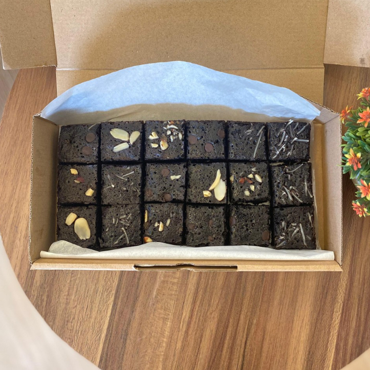 

deSarah Classic Fudgy Brownies - Sarah Roti - Bakery & Cakes - Cilegon