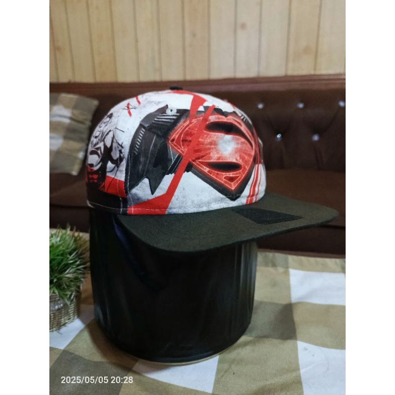 topi Superman vs Batman official