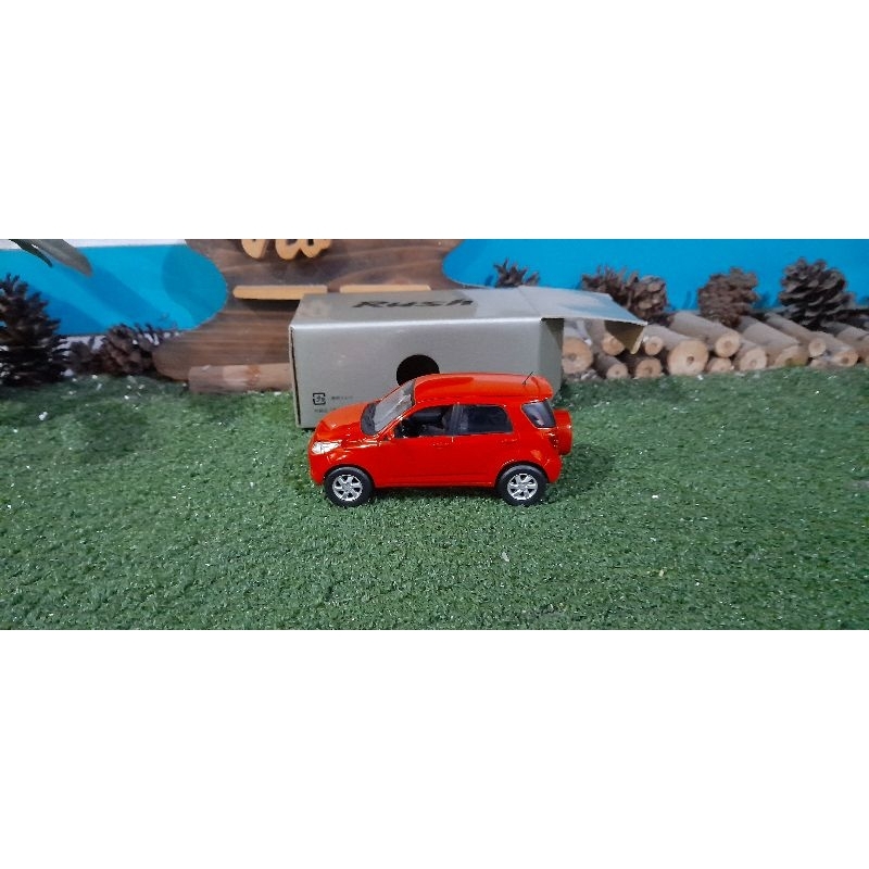 Diecast Miniatur Toyota Rush merah skala 1:30