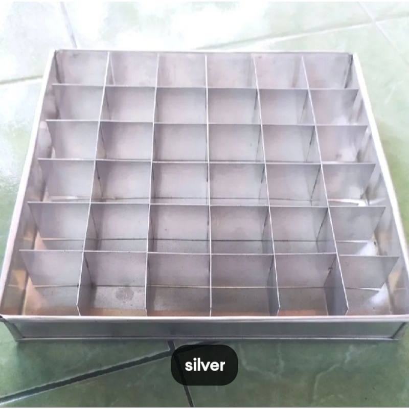1 Set Loyang Dan Sekat Ukuran 22x22x4 Cm Lubang 16/20/24/25/30/36/100 / Loyang Sekat Brownies Sekat 