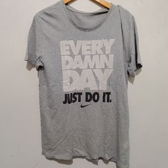 T-shirt Kaos Nike Every Damn Day Just Do It Grey Big Logo Y2K Second Original Preloved