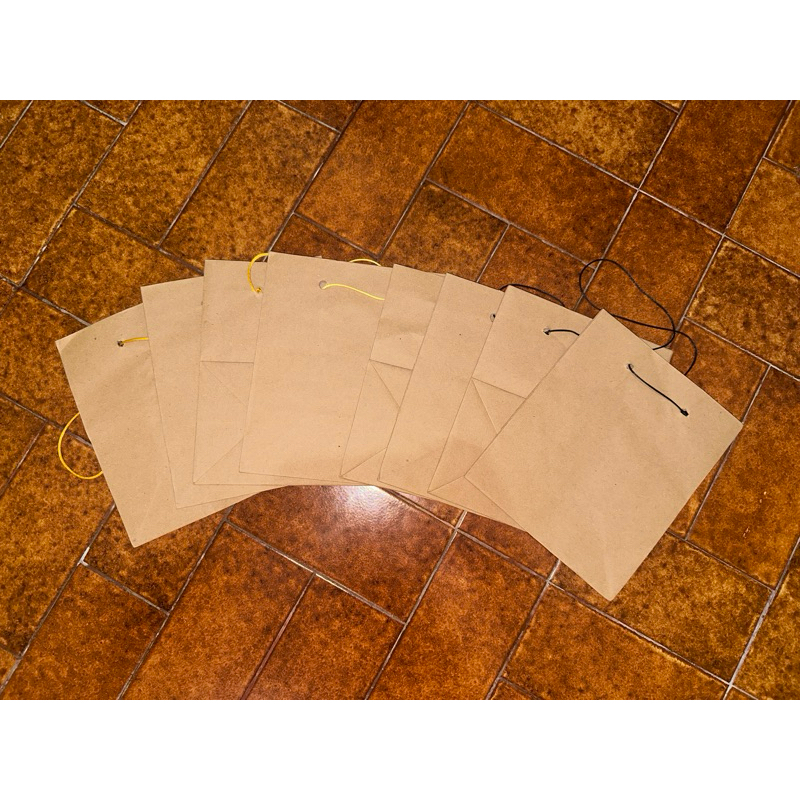 

PAPERBAG POLOS UKURAN 18cm X 11.5cm x 22cm