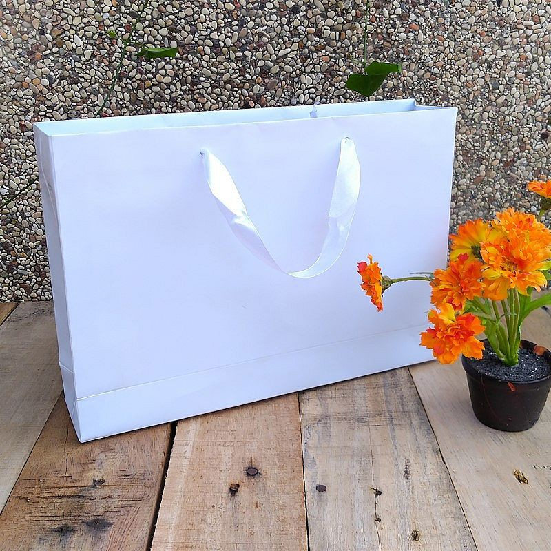 Paperbag Polos / Gift Bag / Tas Kado Ultah Uk. 32 x 7 x 22 cm