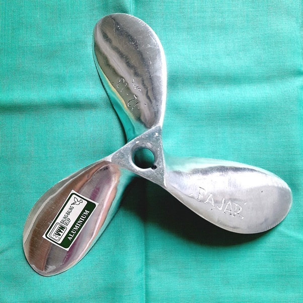 DAUN 3 FAJAR 12-13 : BALING-BALING PERAHU ALUMINIUM/BALING-BALING SELEP/BALING-BALING PERAHU