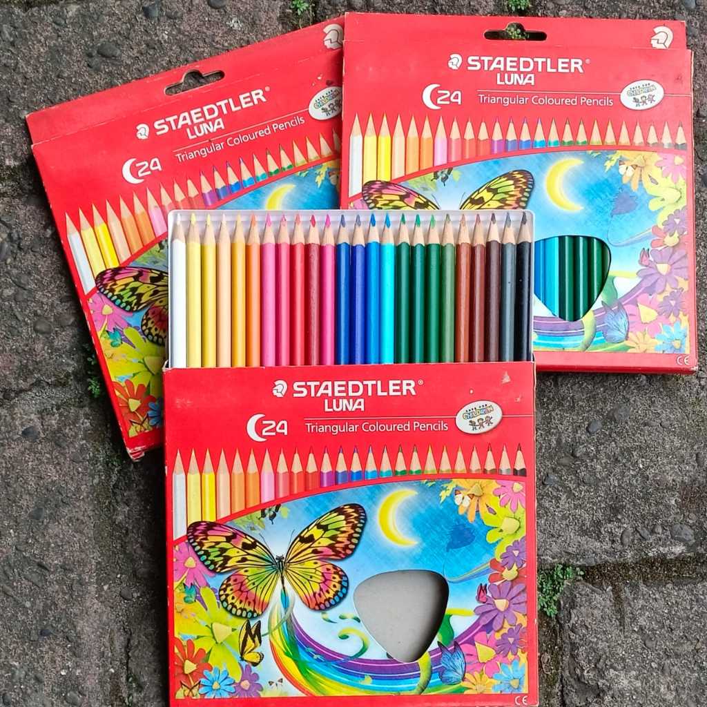 

Pensil Warna Staedtler Luna 24 Triangular coloured Pencils