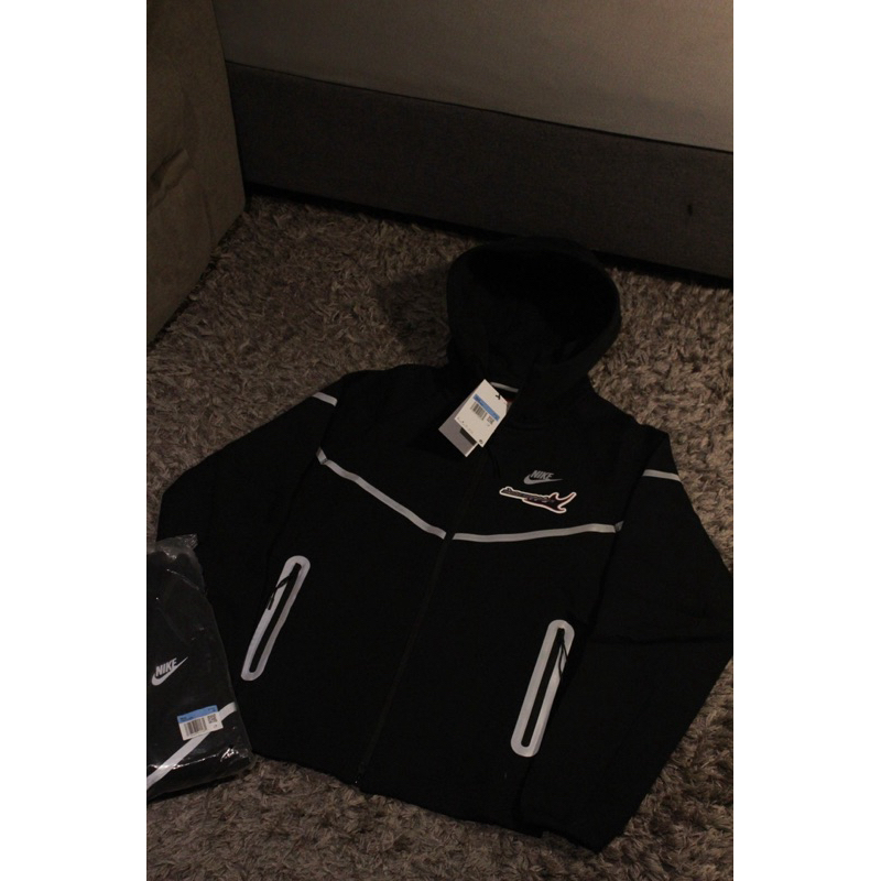 Nike Tech Fleece reflective