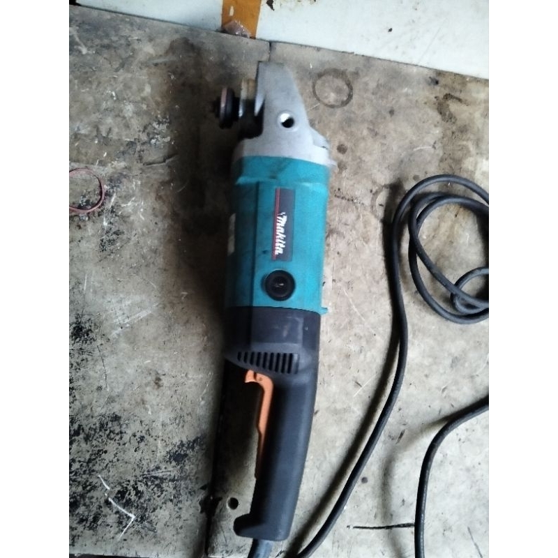 GERINDA MAKITA 7INC 9057 180mm 115V 15A 50-60HZ 1650W NO 8500MIN KONDISI BARANG MASIH NORMAL SIAP PA