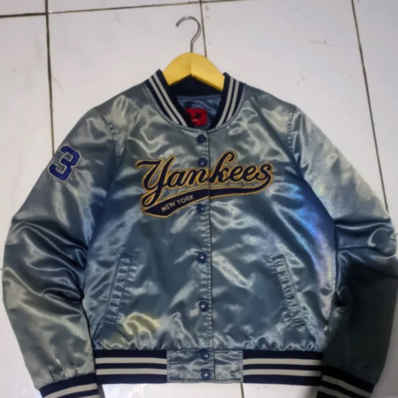 VARSITY MLB YANKES BAHAN SATIN