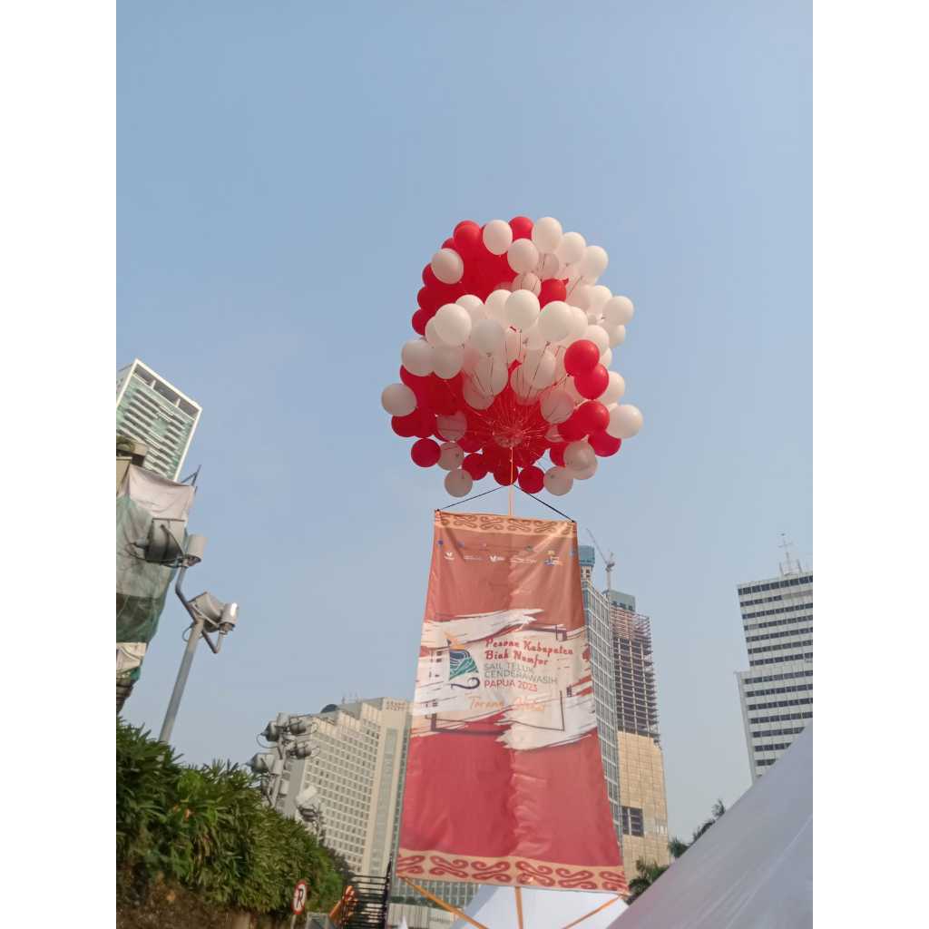 balon gas terbang helium