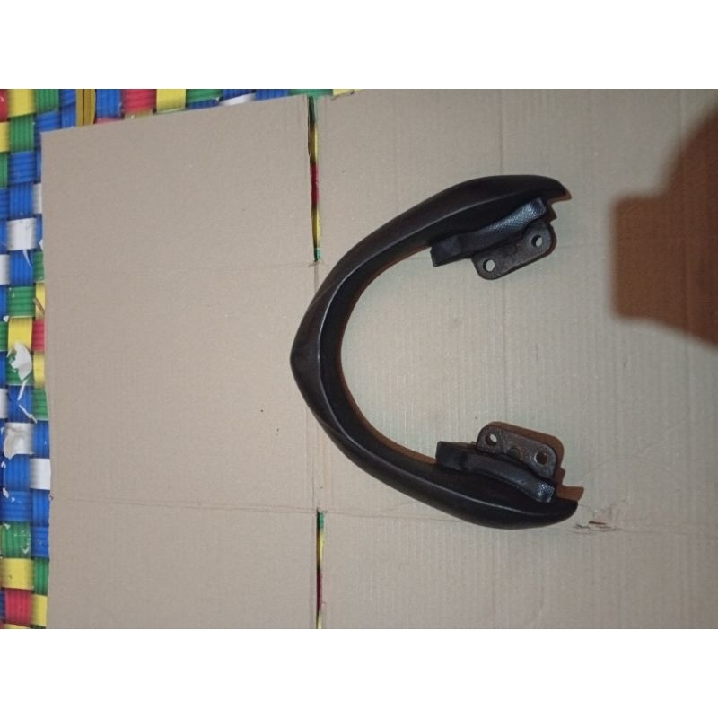Behel pegangan jok belakang Beat Karbu Original copotan