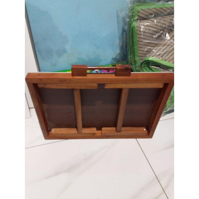 

Meja belajar lipat anak bergambar