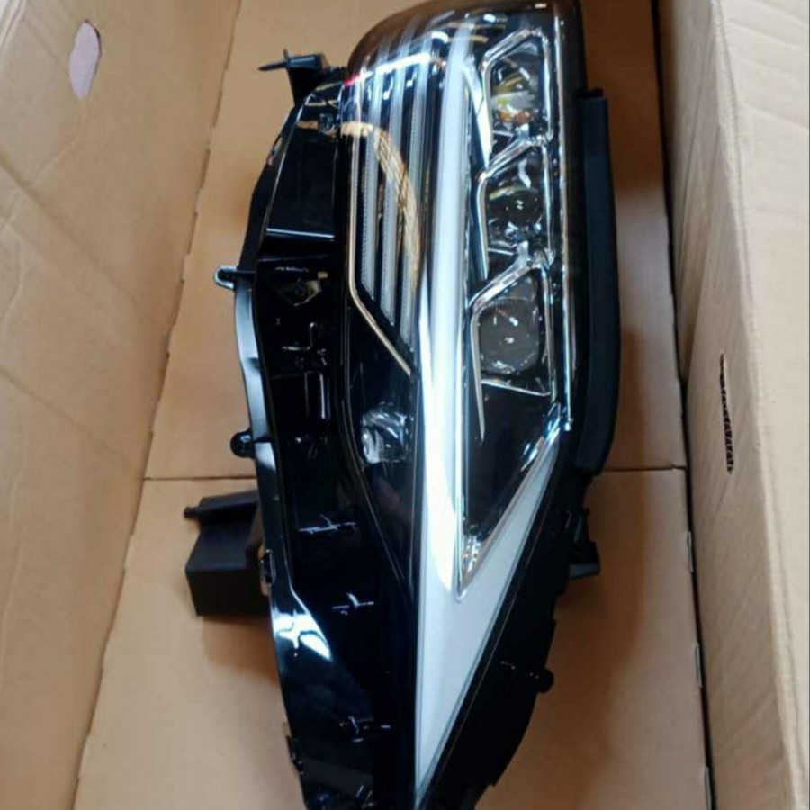 headlamp / lampu depan lexus LM300 ori - kanan