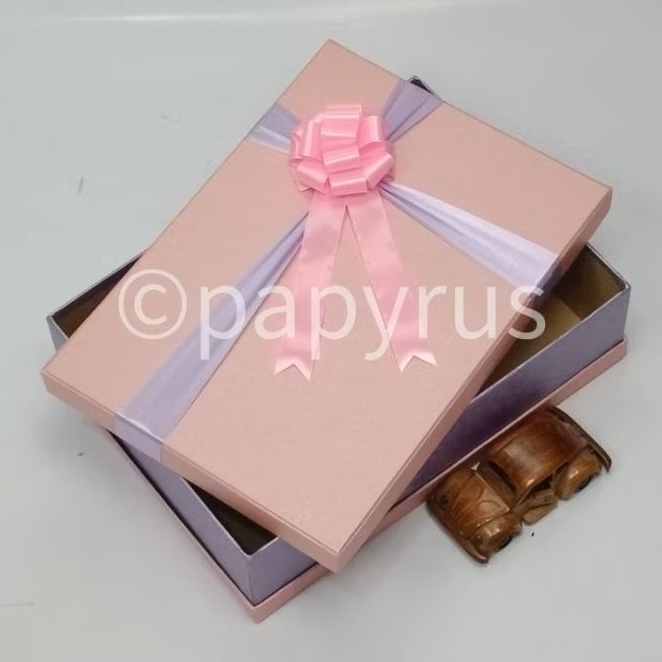 

PAPYRUS Sandwich 25x35 Tinggi 10cm Kotak Kado Gift Box Hadiah V3