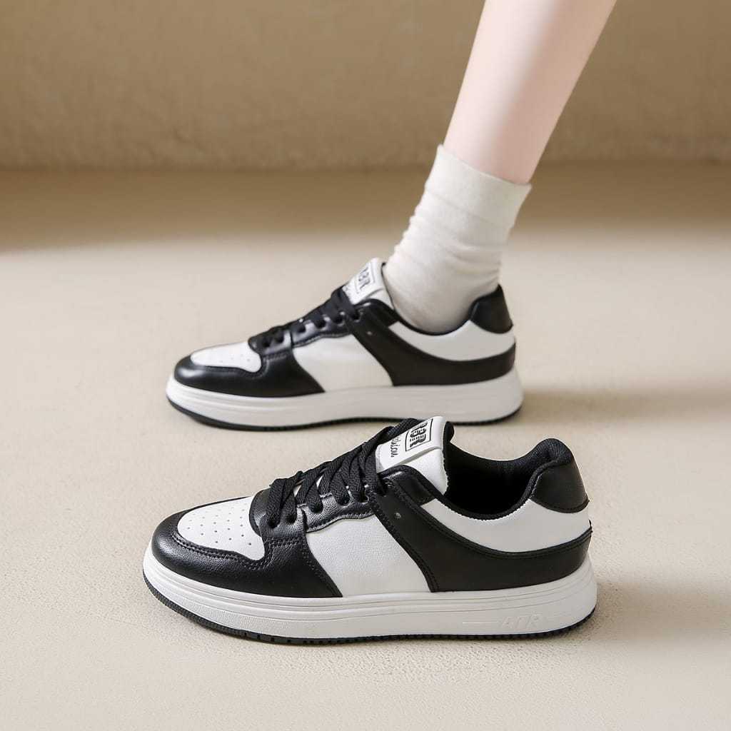 Sepatu Sneakers Hitam Putih Sepatu Sneakers  Korea Sepatu Sneakers Pria Wanita Kekinian Terbaru