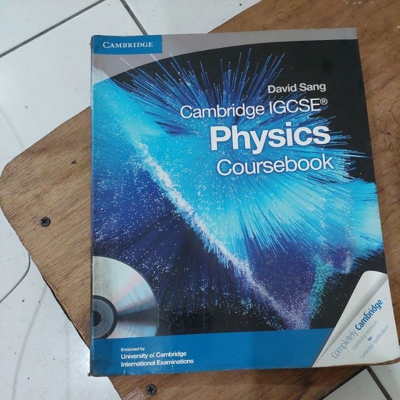 CAMBRIDGE IGCSE PHYSICS COURSEBOOK