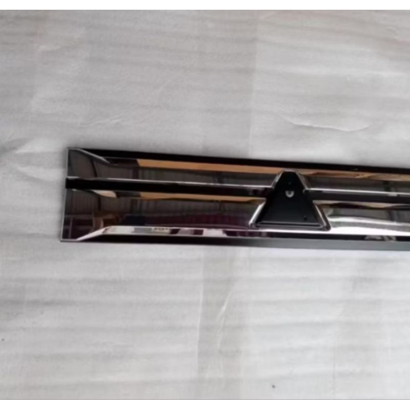 grile bemper depan mitsubishi L300 tahun 2021-2024 original