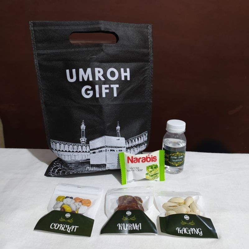 

Paket Oleh-oleh Haji Unik - Paket Oleh-oleh Haji Antimainstream - Spunbond - Dompet Pouch - Dus Ka' bah