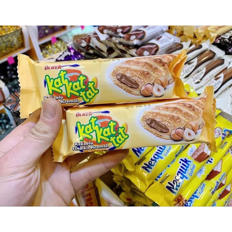 

ulker Kat kat dengan rasa coklat dan huzelnut 25gram exp 2026