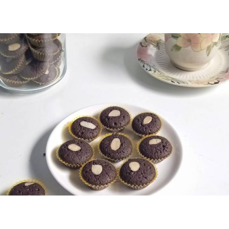 

BROWNIES KERING MINI/Brownies Mini Topping Almond Chocochips Toples 500ml