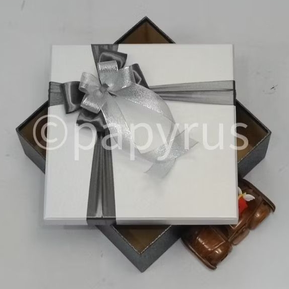 

PAPYRUS Kombinasi 25x25 Tinggi 5cm Kotak Kado Gift Box V2