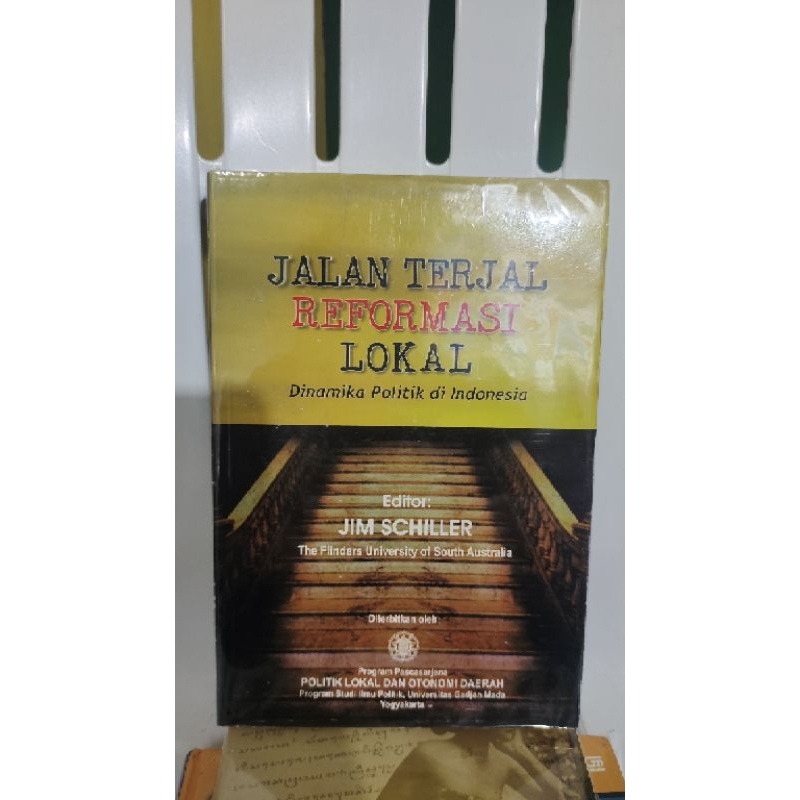 buku jalan terjal reformasi lokal "dinamika politik indonesia" - jim schiller